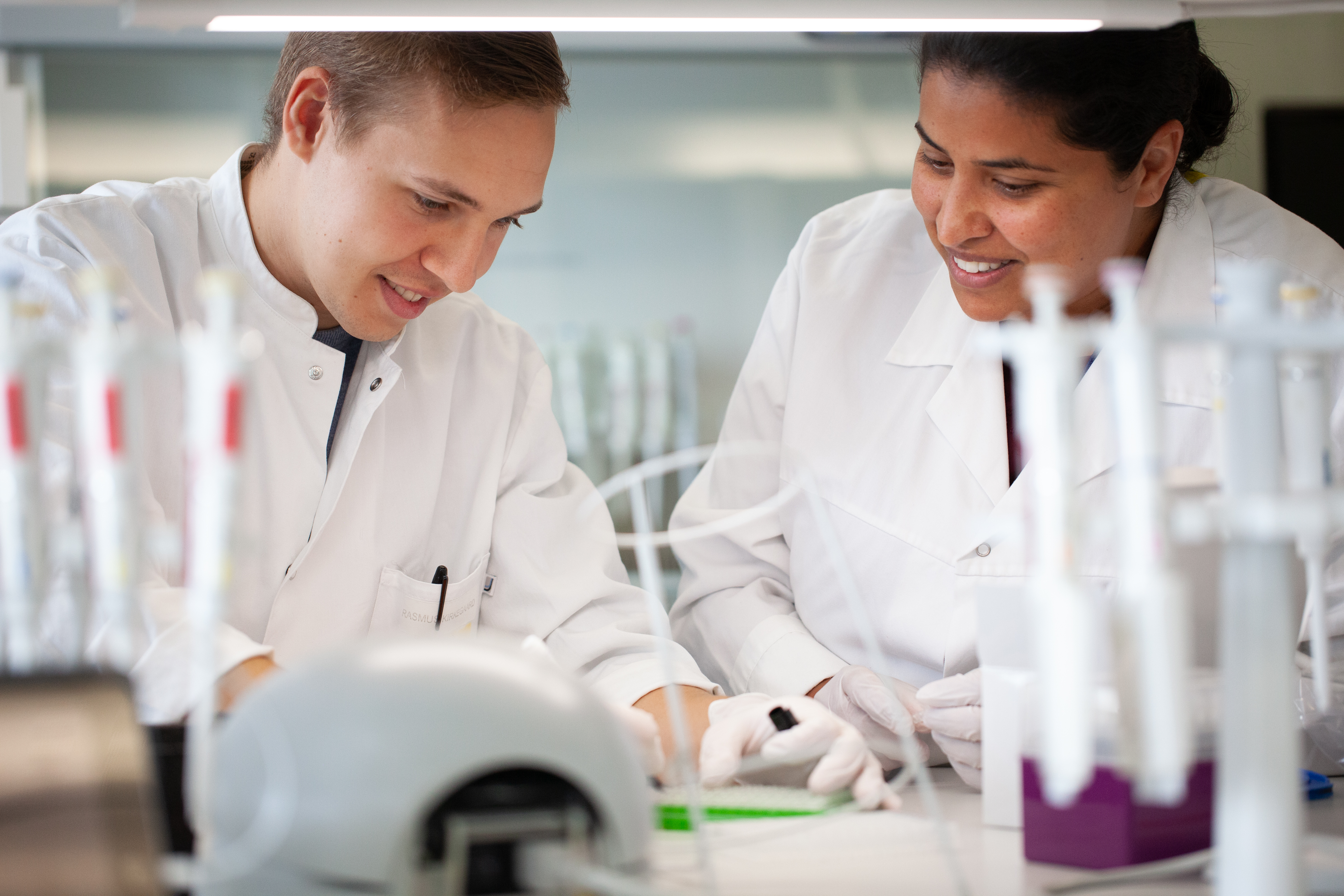 Forskere i laboratorium